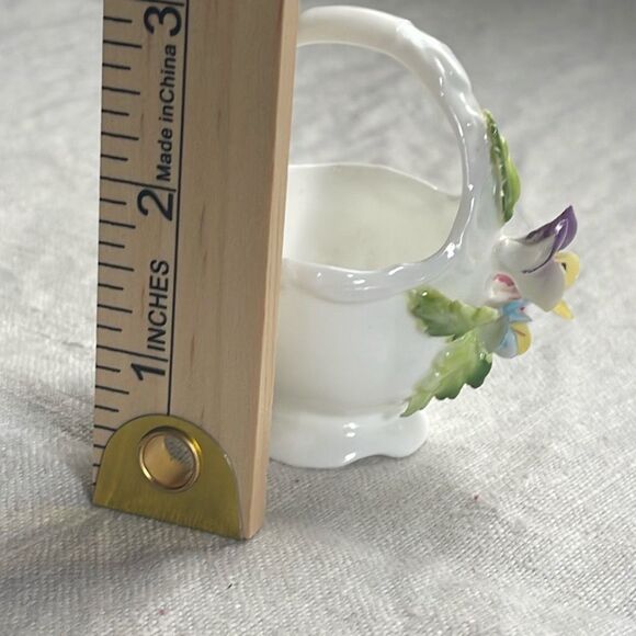 Vintage Maruri Masterpiece tiny floral bone China basket. - Picture 9 of 10